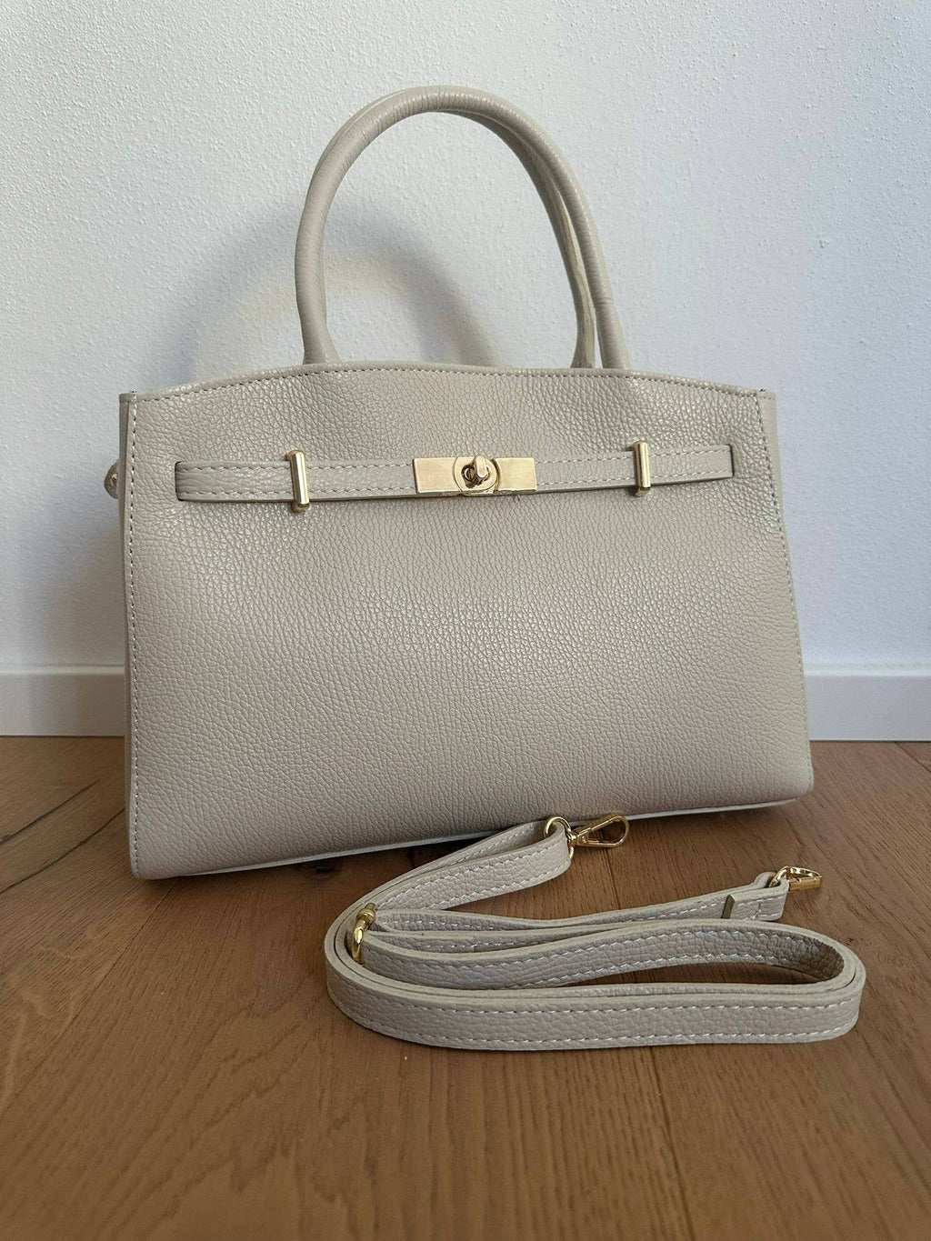 Medium Amelia Leather Bag