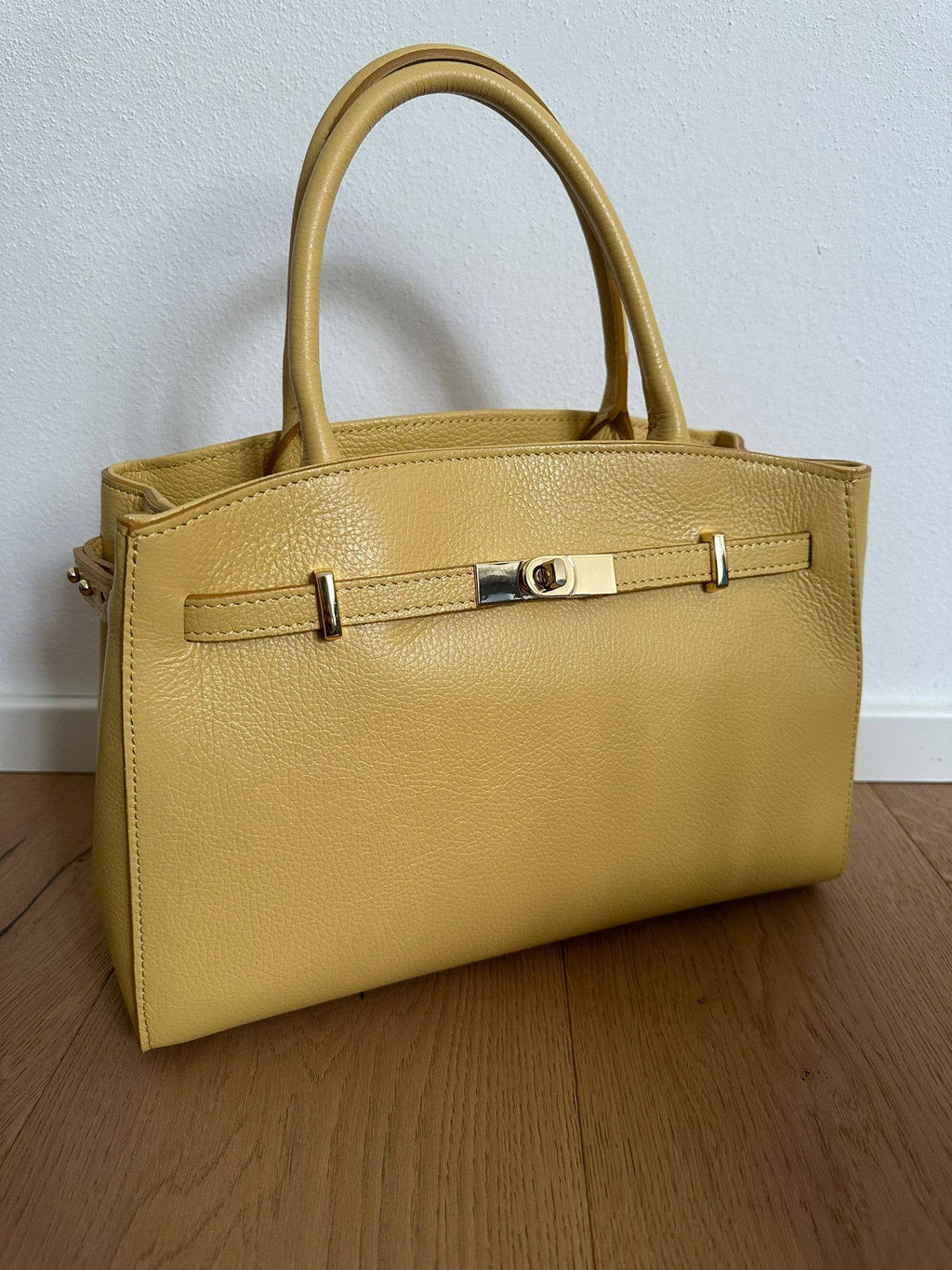 Medium Amelia Leather Bag
