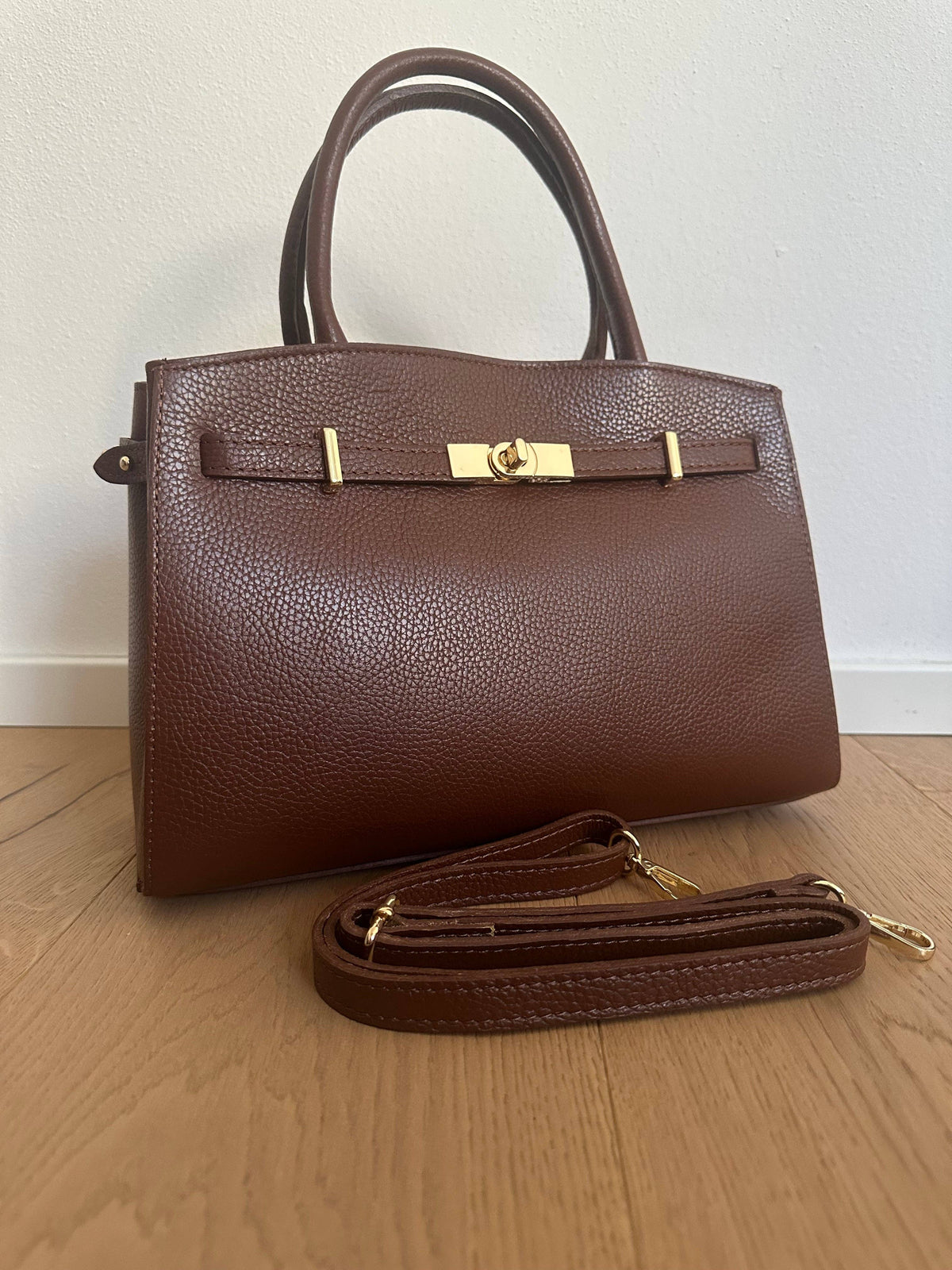 Medium Amelia Leather Bag
