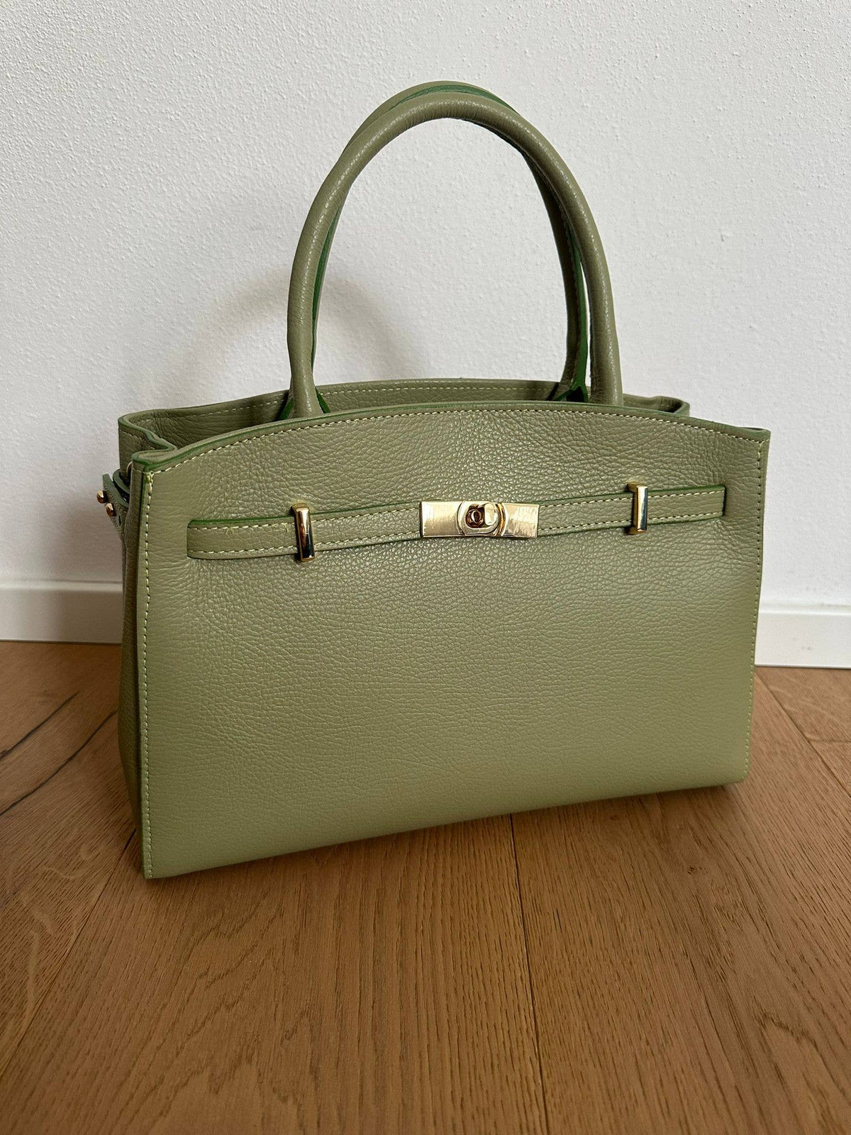 Medium Amelia Leather Bag