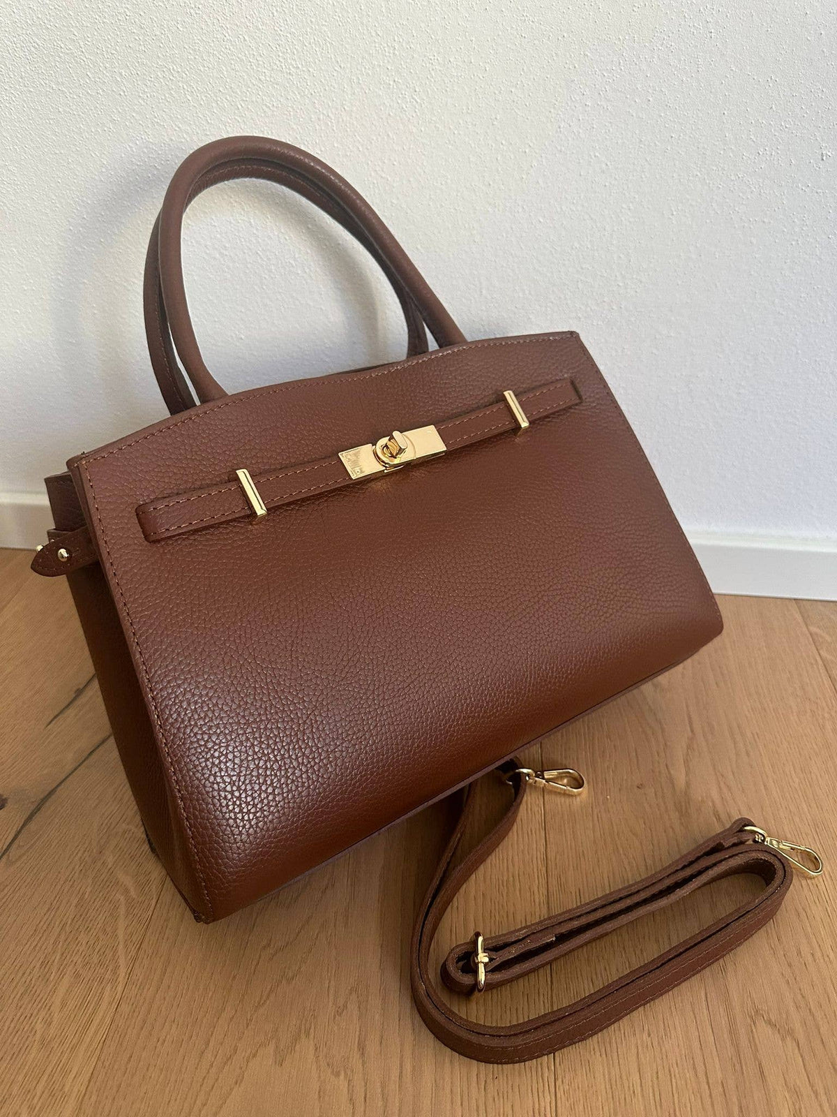 Medium Amelia Leather Bag