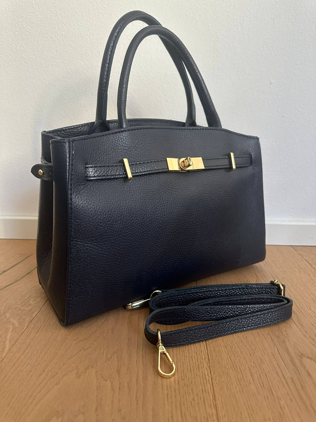 Medium Amelia Leather Bag