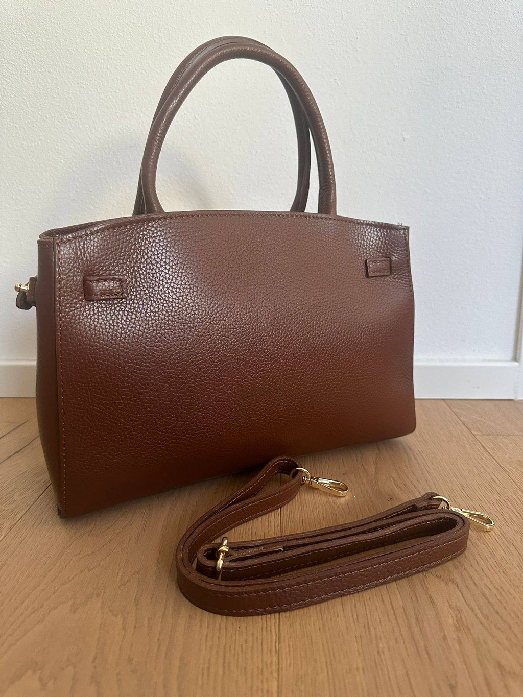 Medium Amelia Leather Bag