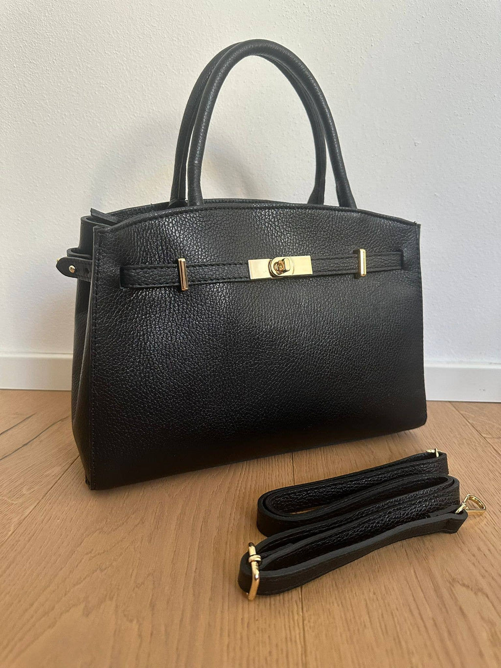 Medium Amelia Leather Bag