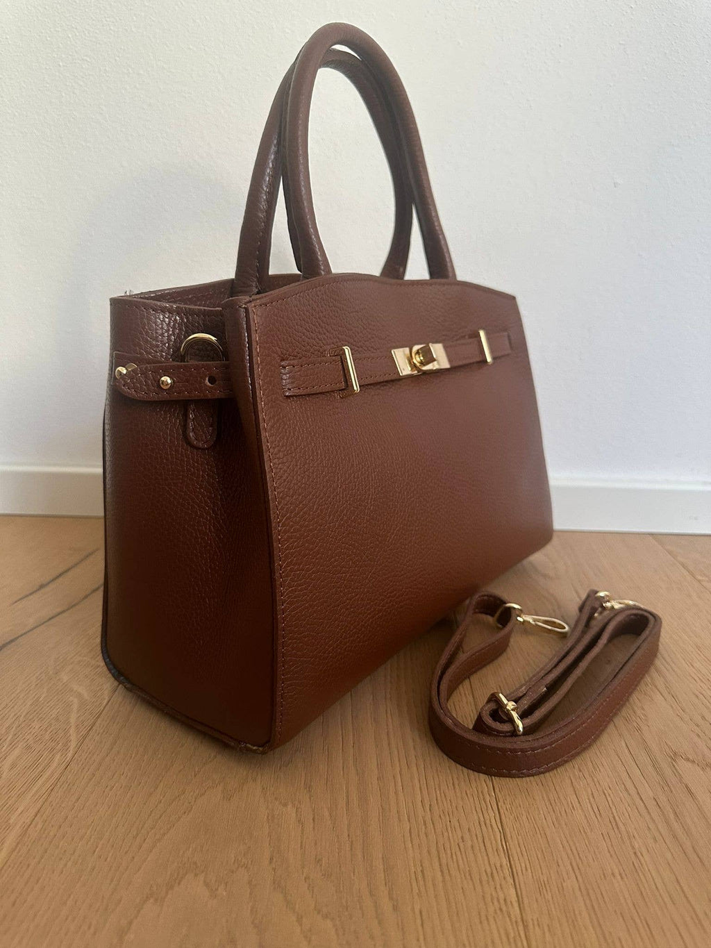 Medium Amelia Leather Bag