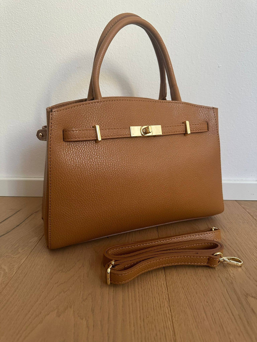 Medium Amelia Leather Bag